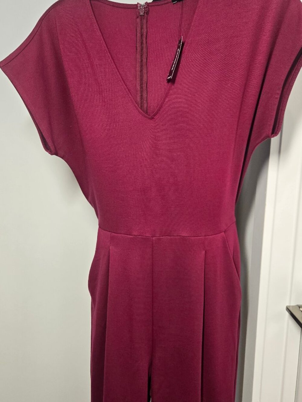 Express Burgundy Jumpsuit with V-Neck and Cap Sleeves Size M NWT